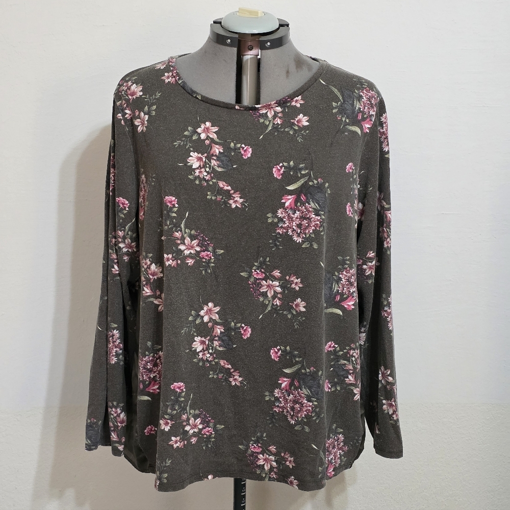 Bobeau Charcoal Floral Long Sleeve Top